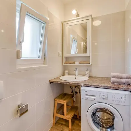 Andrea Mit Whirlpool By Interhome Casa de Férias Malinska