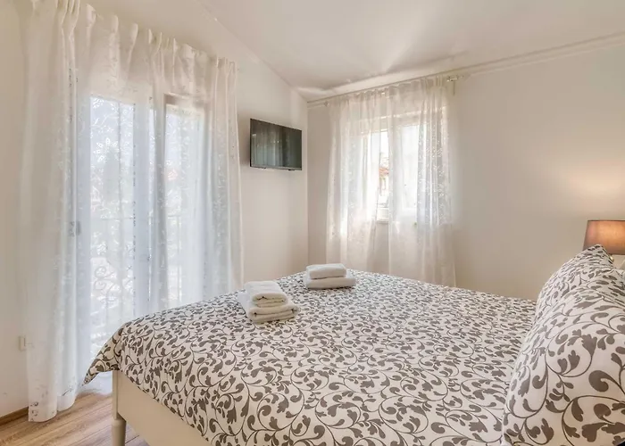 Andrea Mit Whirlpool By Interhome * Malinska